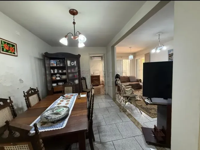 Casa de 4 dormitórios no Laranjal, muito espaço para pessoas que prezam os bons momentos c