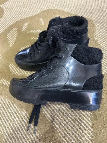 Bota Melissa Fluffy Snearker - tamanho 36