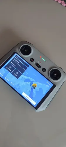 Rádio controle com tela dji rc