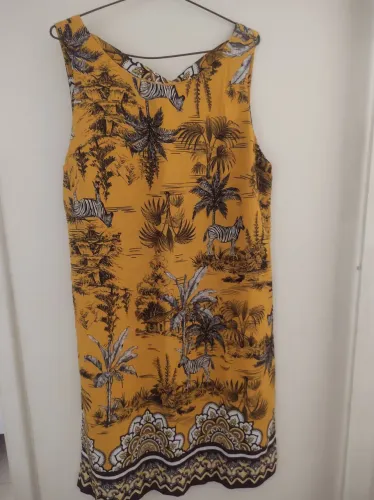 Vestido Zinzane novo tamanho médio