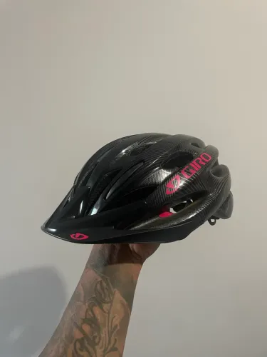 Capacete GIRO tamanho P/S (Novo)
