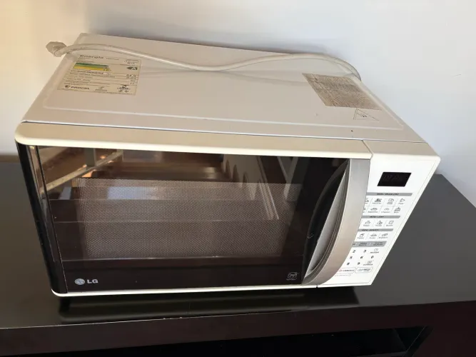 Microondas LG MS3052R / 127v / 30L