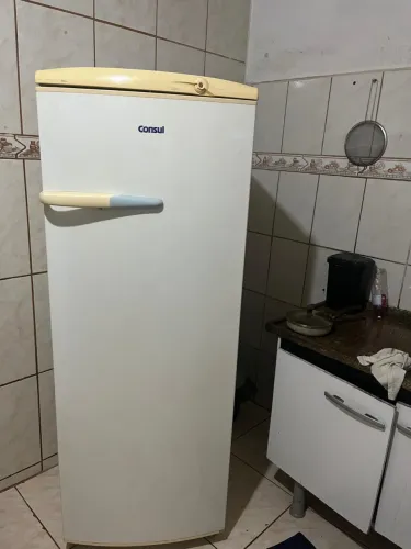 geladeira 500,00 reais, com poucas marcas de uso
