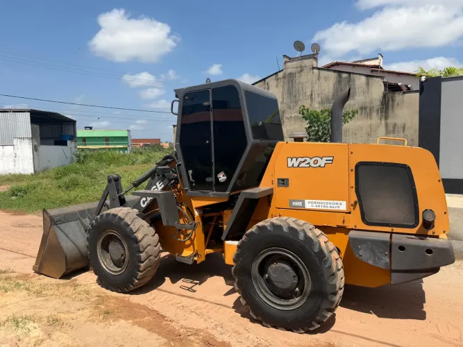 VENDO PÁ CARREGADEIRA W20F 5000 HORAS VALOR 420MIL