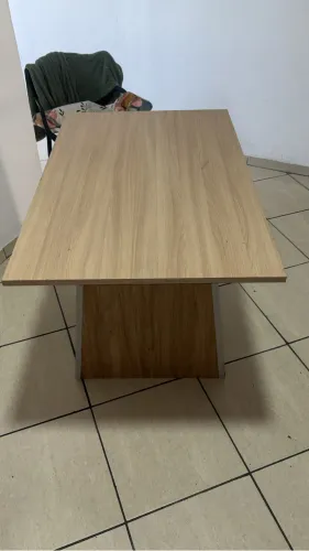 Vende - se mesa com pé triangular
