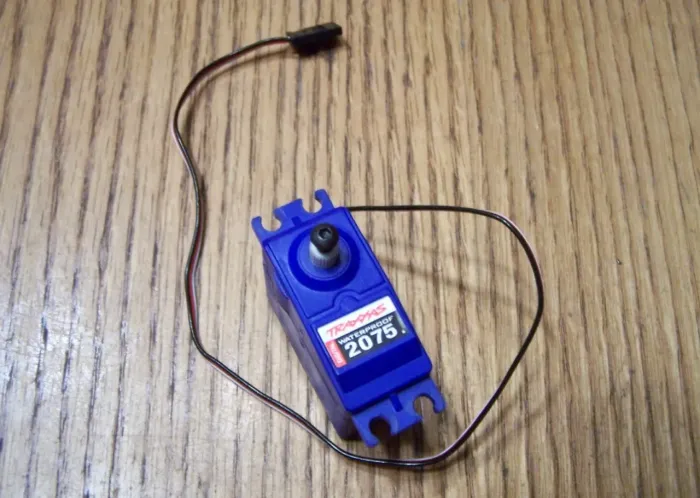Traxxas servo novíssimo