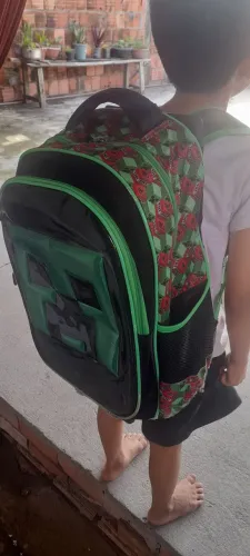 Mochila infantil modelo Minecraft com rodinhas