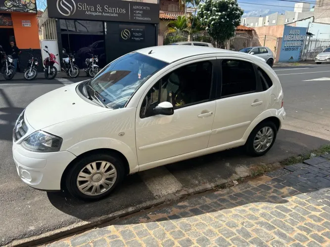 Citroen C3 GLX 1.4/ GLX Sonora 1.4 Flex 8V 5P 2011