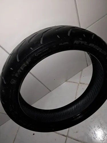 Pneu Borrachudo seminovo 130 / 70 - 17.
