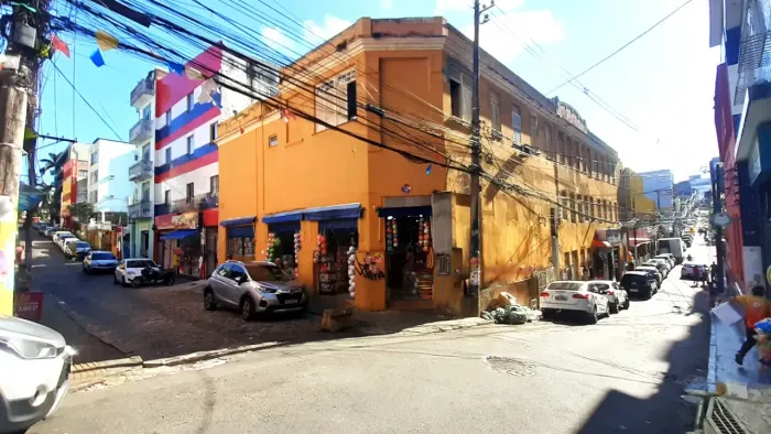 Salas Comerciais com 15m2 na Rua do Paraíso na Área das Lojas de Festas no Centro.