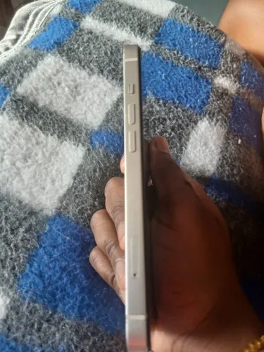 Vende-se um iPhone 13 normal