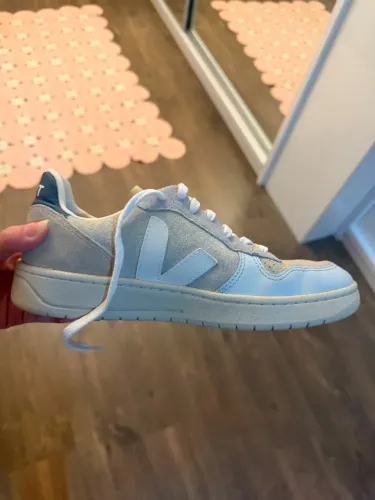 Tenis