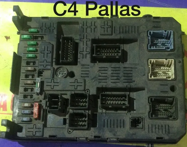 Caixa de fusível C4 Pallas