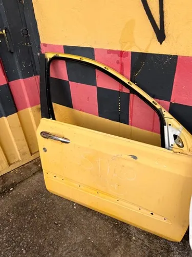 Porta direita fiat stilo usada 400
