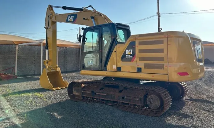 Escavadeira Caterpillar 320GC motor 4 cilindros com 3200 horas, em SP