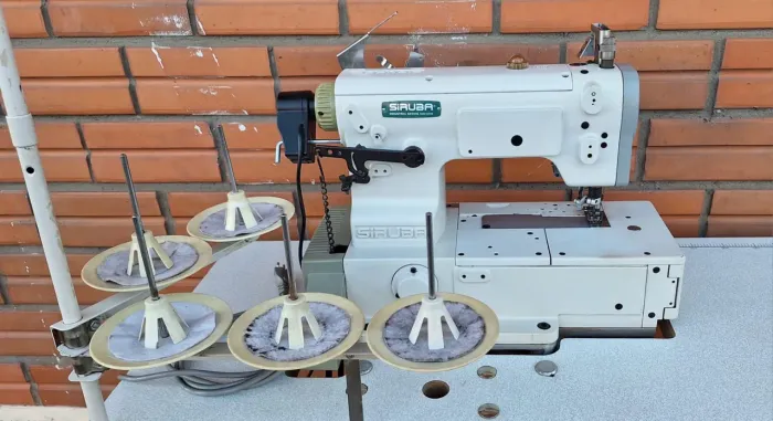 Máquina de costura industrial SIRUBA