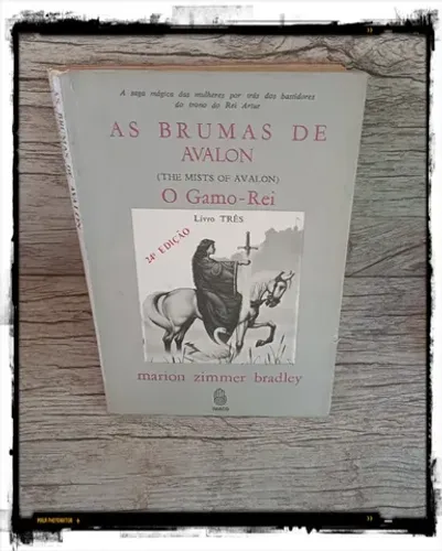 Livro: As Brumas de Avalon - O gamo rei - Livro 03