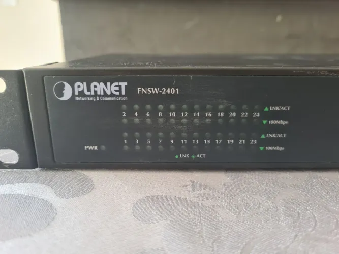 Switch PLANET FNSW-2401 24 Portas 10/100Mbps