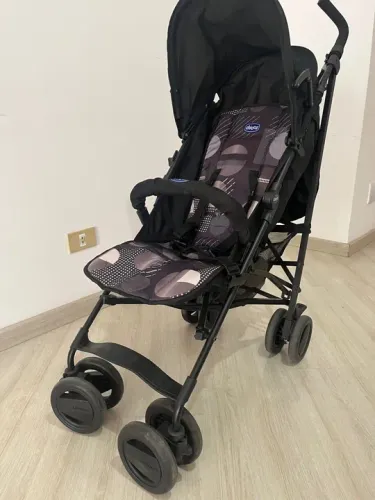 Carrinho guarda chuva Chicco - impecável