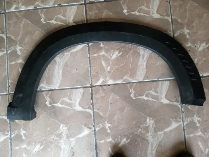 Moldura vão roda Dianteira direita (Mopar) (1002735230 DX)