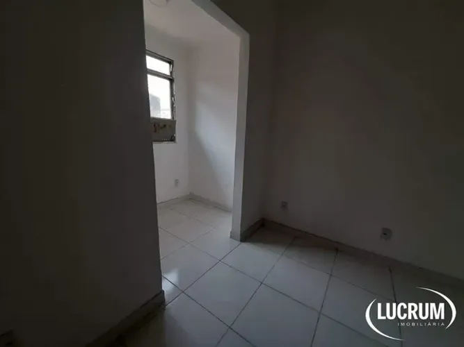 Sala comercial para alugar em prédio misto, banheiro com chuveiro, no centro da Taquara