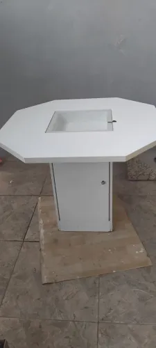 Mesa branca com um armárinho em baixo|usado