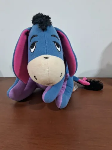 Boneco de Pelúcia Io Bizonho da Turma do Pooh bem conservado