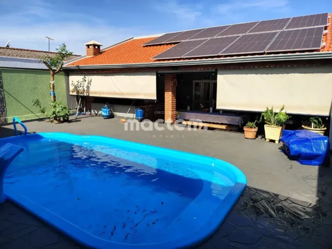 Casa com Piscina e Edícula à Venda no Parque Ribeirão 300m²