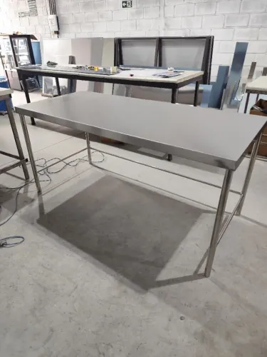 Mesa Inox 2,20x0,70x0,90m Contraventada Tampo Chapa 22