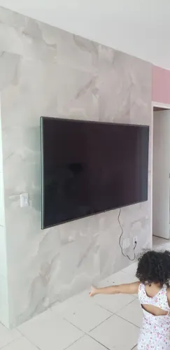 Instalação de suportes de tv com suporte incluso