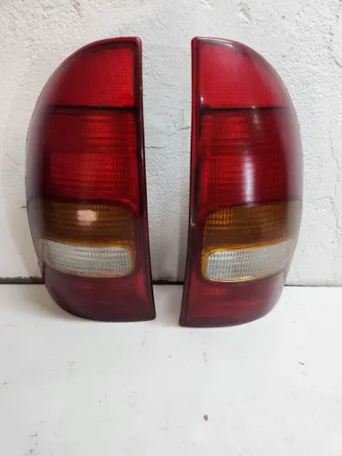 Par de Lanternas Corsa  Sedan 1996 a 1999