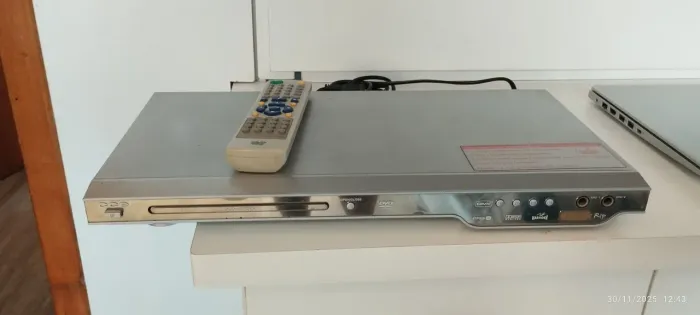 Vende-se dvd  karaoque da CCE 