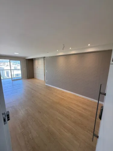 Apartamento próximo ao centro da cidade, com elevador.