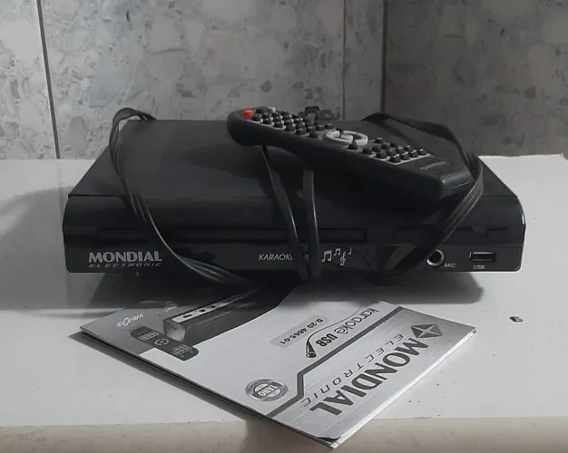 2 aparelhos de DVD com defeito (para retirada de peças).