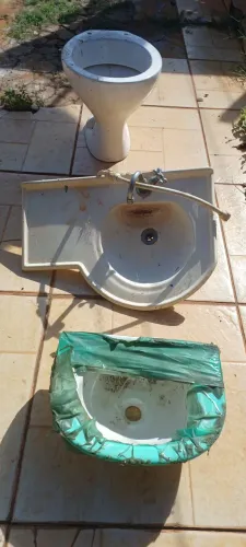 Kit de Pias e Vaso Sanitário - Material Diversificado