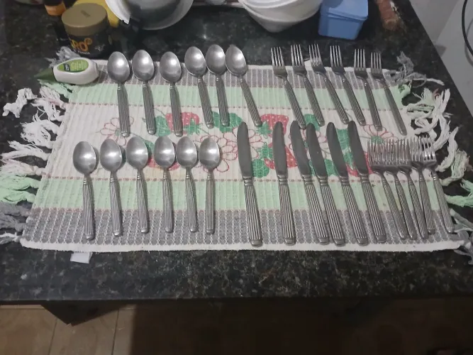 Conjunto faqueiro com 30 peças. Sem caixa mas novo