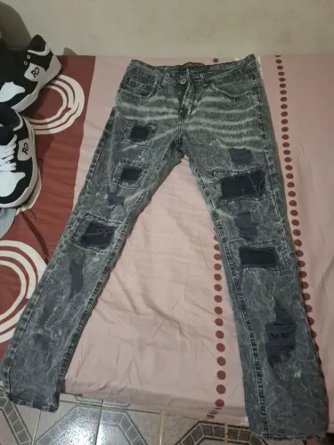 Calça Jeans Destroyed Cinza novíssimo 