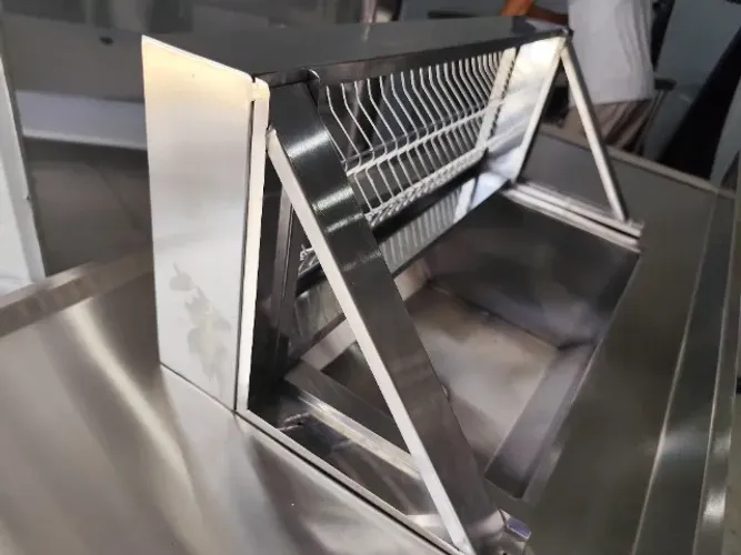 Escorredor de pratos feita em Aço inox - Ideal para cozinhas industriais