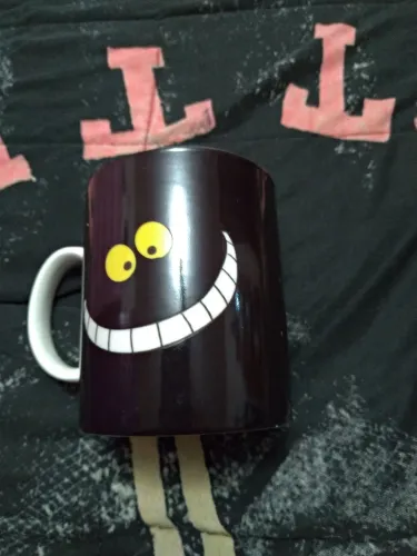 Caneca mágica Alice no país das maravilhas 