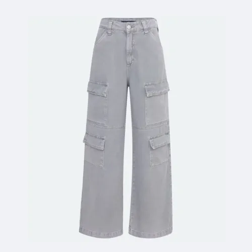 Calça Wide Leg em Sarja com Cintura Alta e Bolsos Cargo Cinza Claro