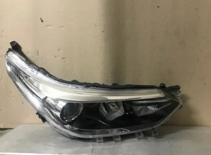 Farol Yaris (mascára negra controle manual)