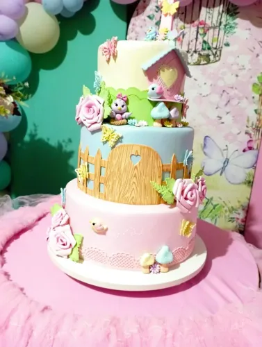Bolo Infantil Encantado - Decoração Temática