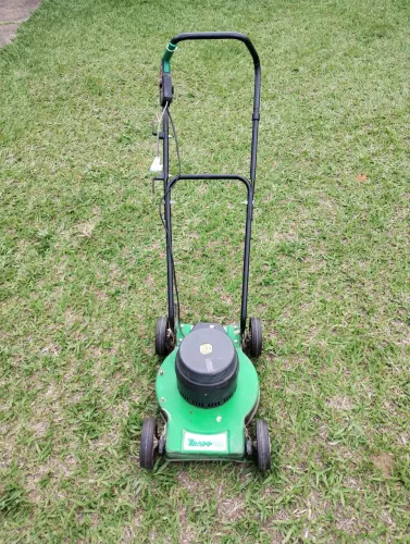 Máquina de cortar grama elétrica Trapp 1.800W 220V
