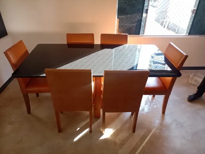 Mesa de Jantar com 6 Cadeiras em Couro ecológico de madeira