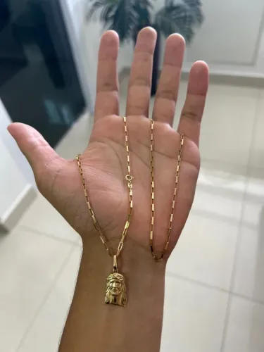 Corrente maciça de Ouro com Pingente de Jesus