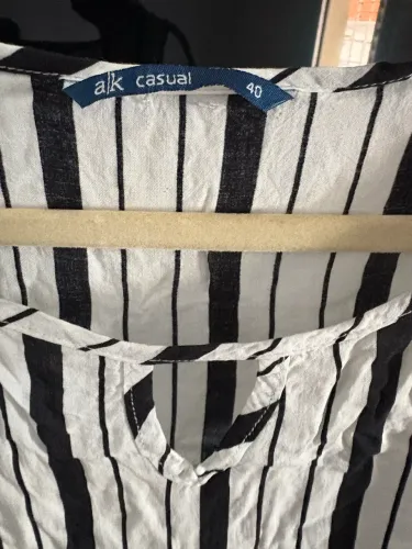 Camiseta listrada branca e preta M
