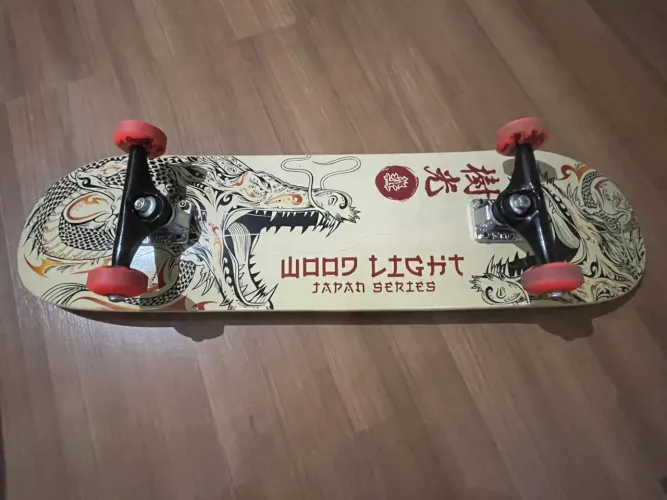 Skate semi-profissional pouco usado