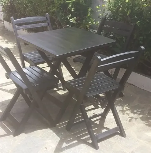 Conjunto de mesa e cadeiras dobráveis