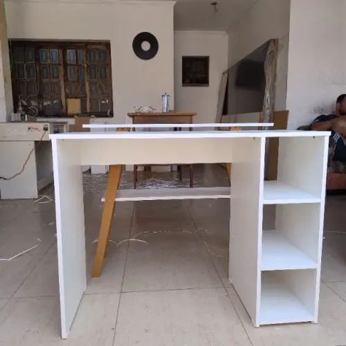 Mesa Escrivaninha Branca com Prateleiras Nova Fabricamos