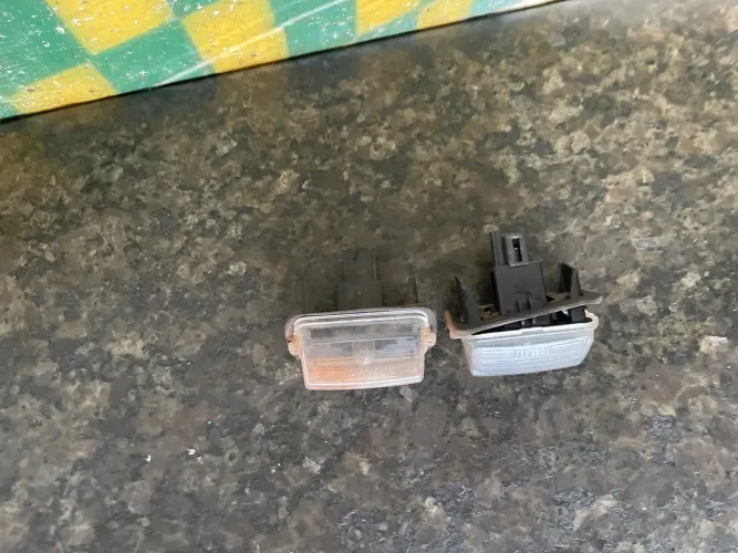 Lanterna de placa Toyota corolla Cross